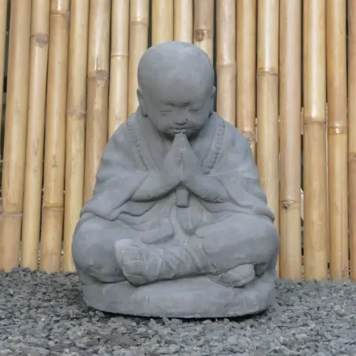 Artikelbild des Artikels “Sitzender Mönch mit Namaste, ca. 50cm hoch “